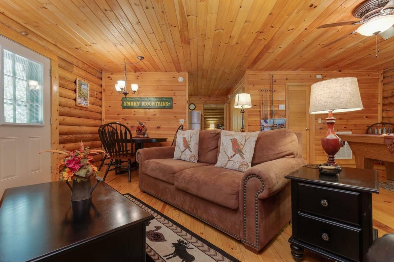 Log Cabin! 1Mile From The Action! Private Lane! Hot Tub! Pool Table! Villa Pigeon Forge Ngoại thất bức ảnh