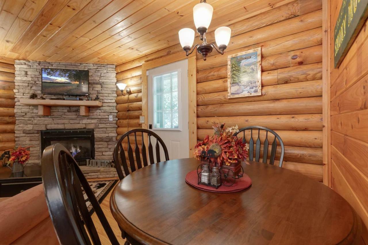 Log Cabin! 1Mile From The Action! Private Lane! Hot Tub! Pool Table! Villa Pigeon Forge Ngoại thất bức ảnh